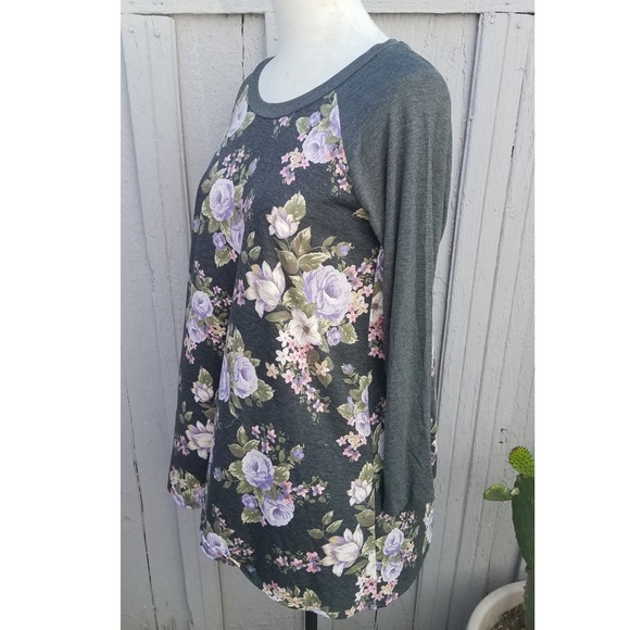 2x gorgeous faded gray floral long sleeved top - Picture 5 of 7